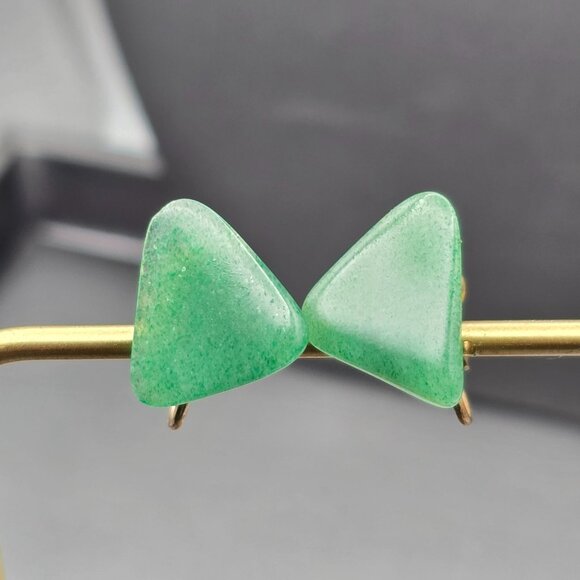 VTG Green Aventurine Gemstone Triangle Clip-On Earrings .75" Gold Tone MCM 1950s - Picture 1 of 6